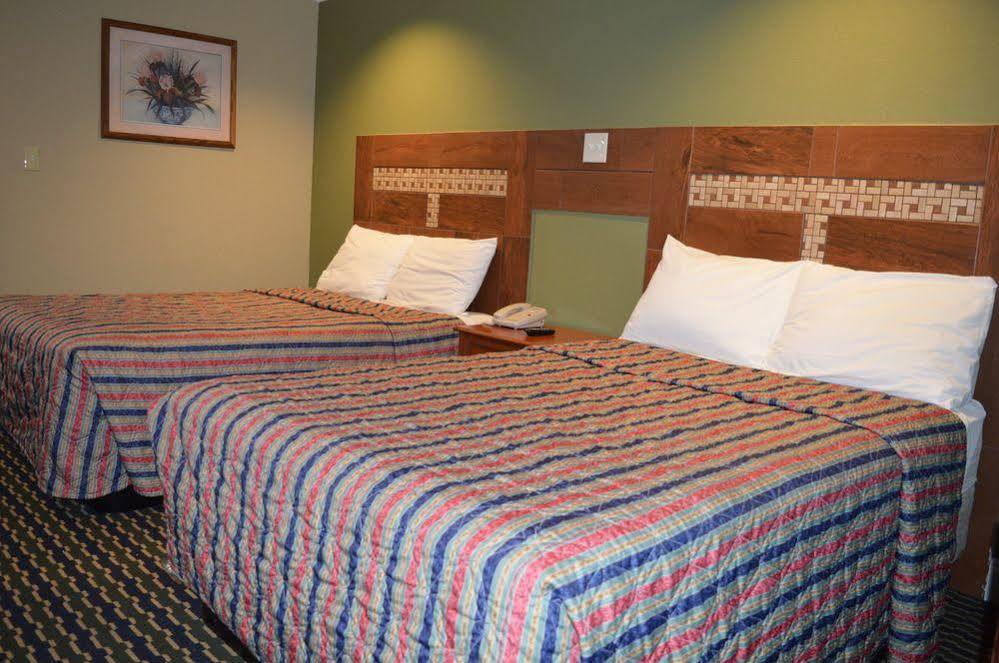 Budgetel Inn And Suites Raleigh Exteriör bild