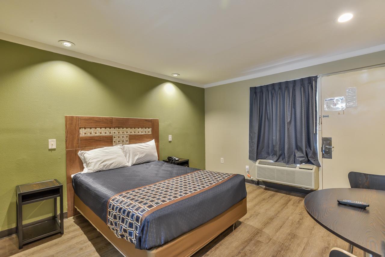 Budgetel Inn And Suites Raleigh Exteriör bild