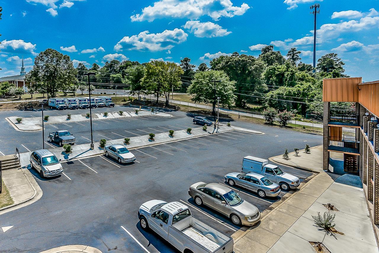 Budgetel Inn And Suites Raleigh Exteriör bild