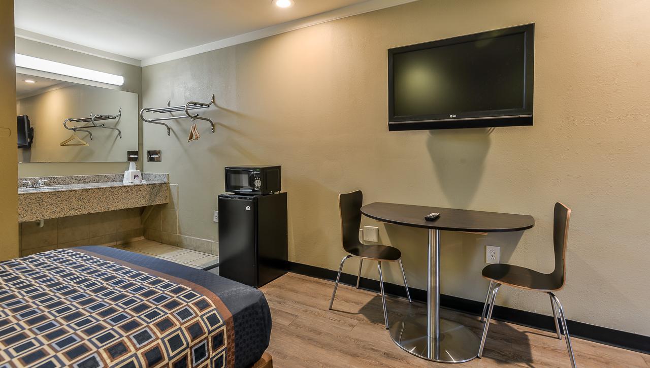 Budgetel Inn And Suites Raleigh Exteriör bild